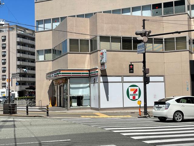 コンビニ　セブンイレブン（コンビニ）まで297m