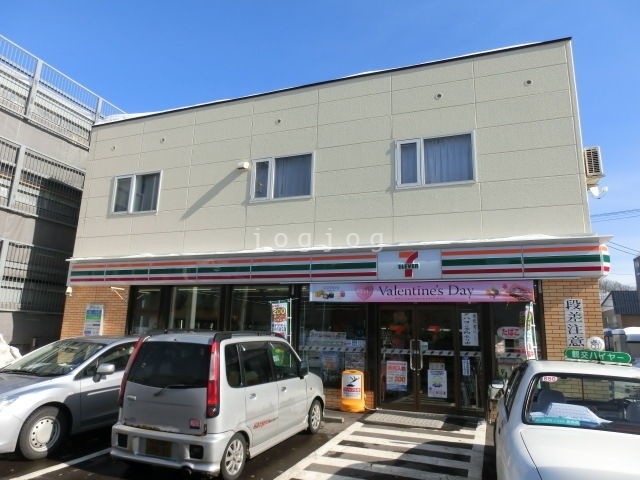 コンビニ　セブンイレブン札幌南区川沿11条店（コンビニ）まで153m