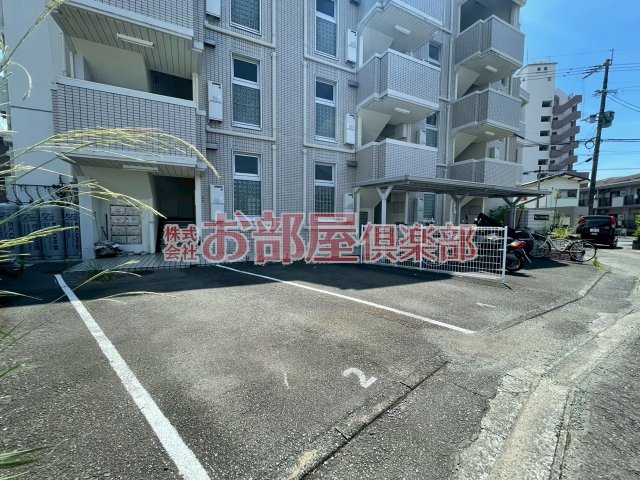 駐車場　車をお持ちの方に嬉しい駐車場付きの物件です