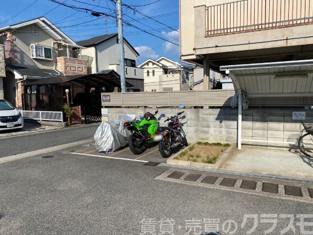 エントランス　バイク置き場あり