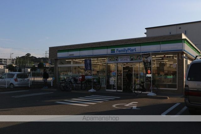 コンビニ　ファミリーマート（コンビニ）まで3750m