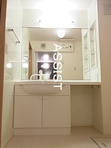 洗面設備　写真：設備同仕様の別物件です