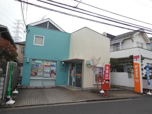 郵便局　日野下田郵便局（郵便局）まで889m