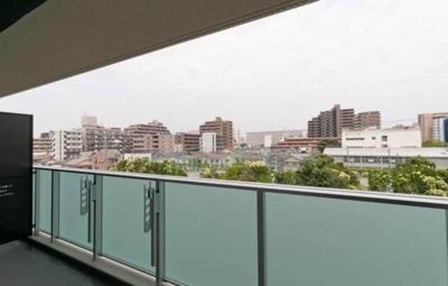 バルコニー　陽当たり良好なバルコニーです
