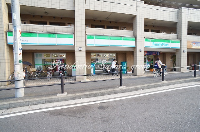 コンビニ　ファミリーマート 戸塚矢沢店（コンビニ）まで1m