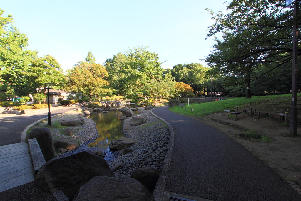 公園　蚕糸の森公園（公園）まで602m