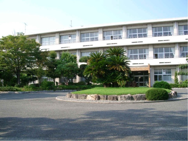 小学校　たつの市立半田小学校（小学校）まで2281m