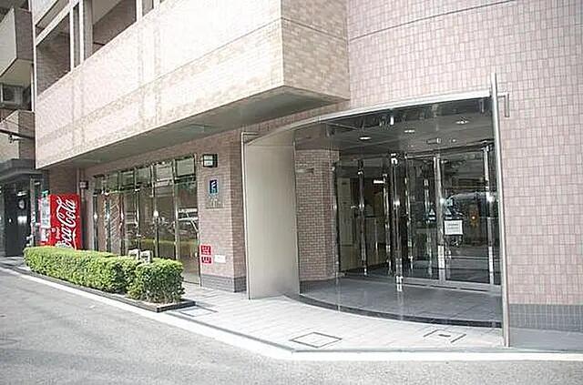 エントランス　落ち着いたエントランスです