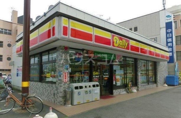 コンビニ　デイリーヤマザキ須ケ口駅南口店（コンビニ）まで162m