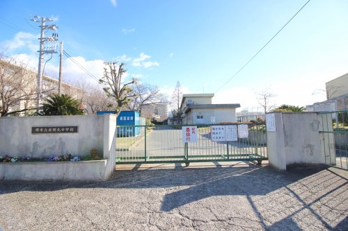 中学校　堺市立金岡北中学校（中学校）まで182m