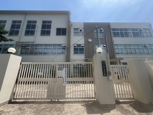中学校　神戸市立上野中学校（中学校）まで1607m