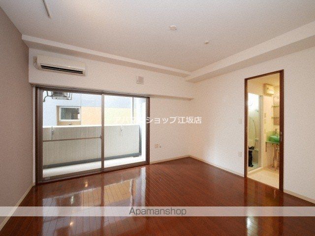 URBAN FLATS江坂の居間写真