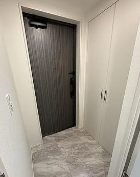 玄関　収納もある玄関です