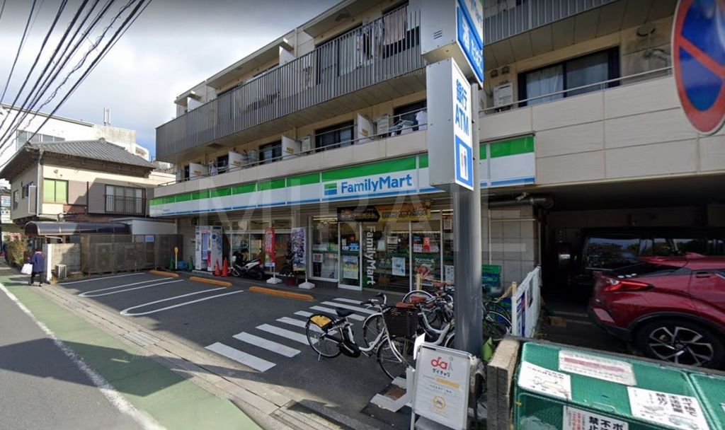 コンビニ　ファミリーマート鎌倉御成町店（コンビニ）まで420m