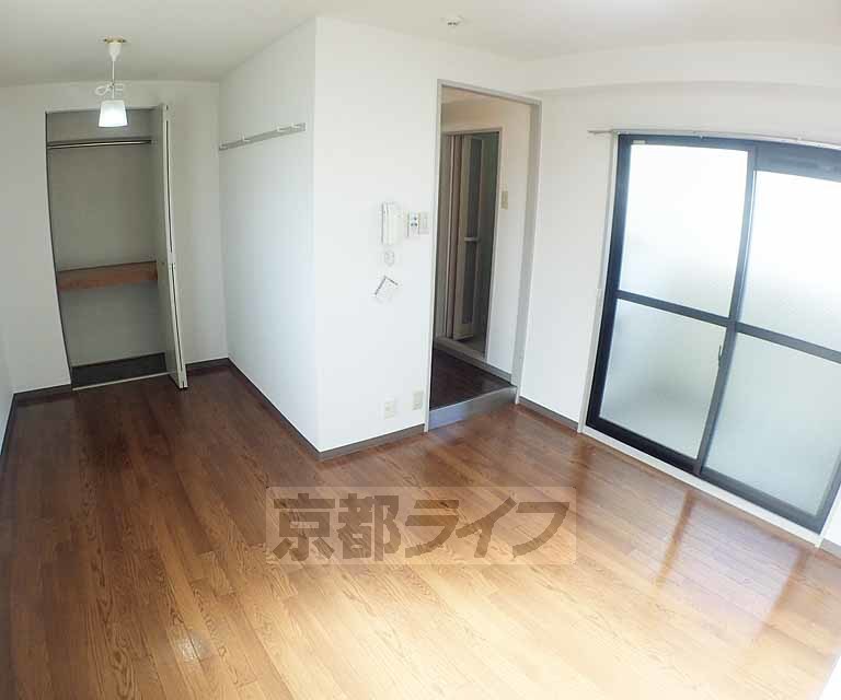 居室・リビング　広々としたお部屋です