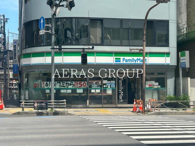 コンビニ　ファミリーマート 神田鍛冶町三丁目店（コンビニ）まで129m
