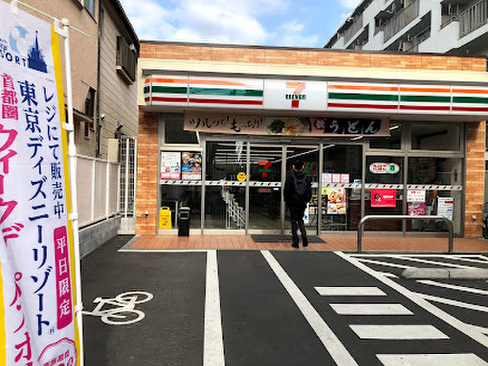 コンビニ　セブンイレブン（コンビニ）まで262m