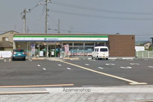 コンビニ　ファミリーマート（コンビニ）まで630m
