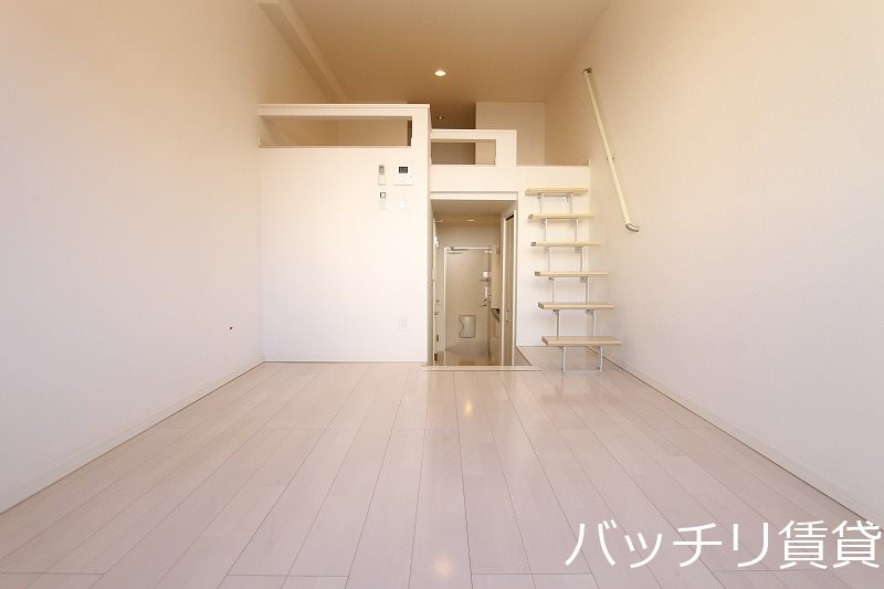 居室・リビング　同型タイプの為、現状を優先致します。