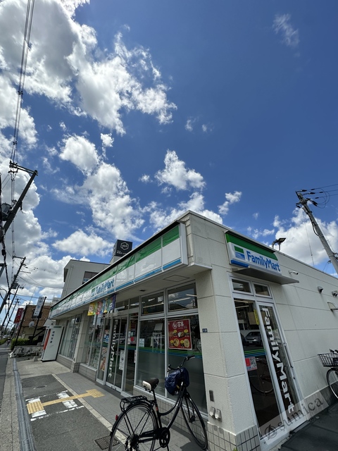 コンビニ　ファミリーマート八尾北本町店、あなたとコンビニ（コンビニ）まで495m