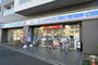 コンビニ　ローソン 新宿荒木町店（コンビニ）まで439m