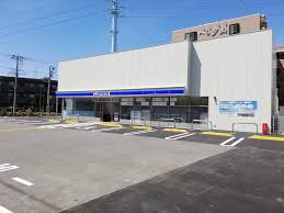 コンビニ　ローソン 足立江北七丁目店（コンビニ）まで566m