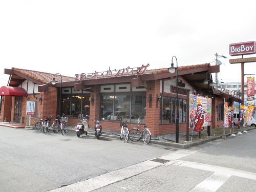 飲食店　ビックボーイ（飲食店）まで702m