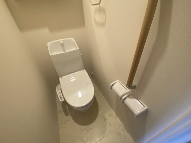 トイレ　※同タイプの物件の写真になりますので、色味等違う部分ございま