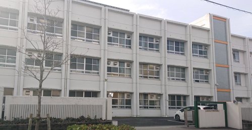 中学校　名古屋市立千種台中学校（中学校）まで562m