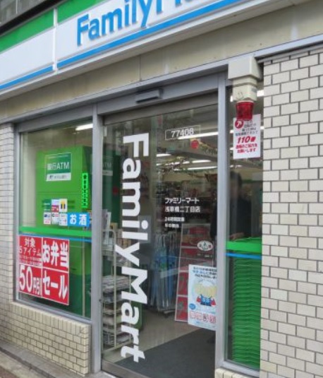 コンビニ　ファミリーマート（コンビニ）まで150m