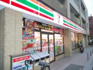 コンビニ　セブンイレブン（コンビニ）まで240m