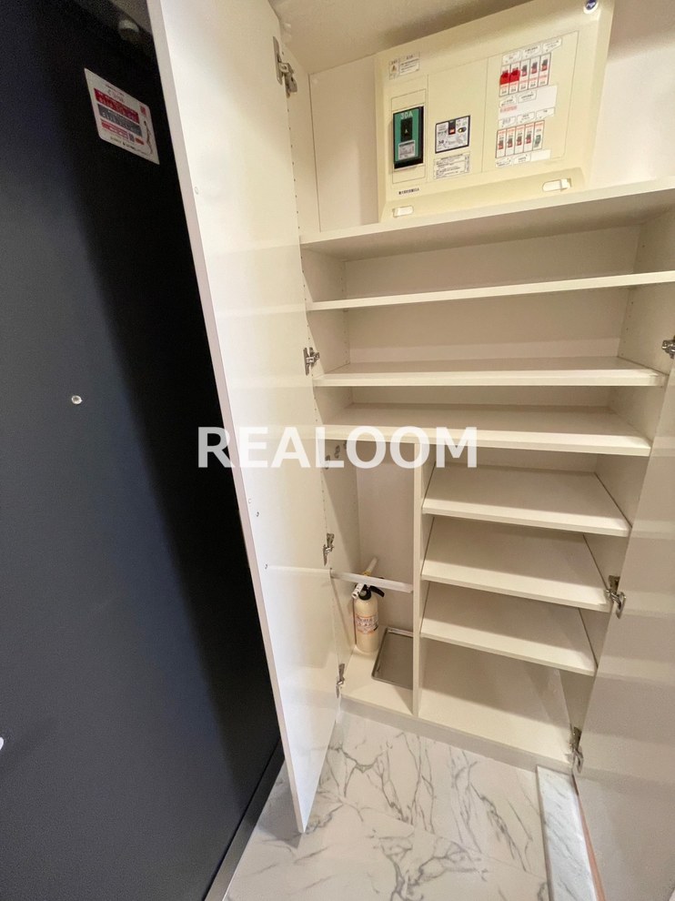 玄関　別部屋参考写真の為、写真と異なる場合は現況優先となります。