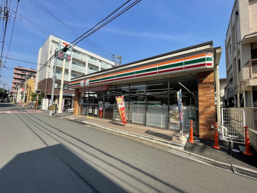 コンビニ　セブン-イレブン 北浦和駅東店（コンビニ）まで370m