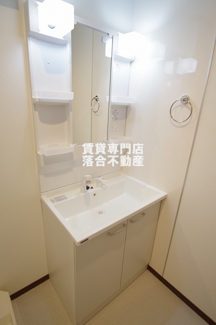 洗面設備　独立洗面化粧台付き