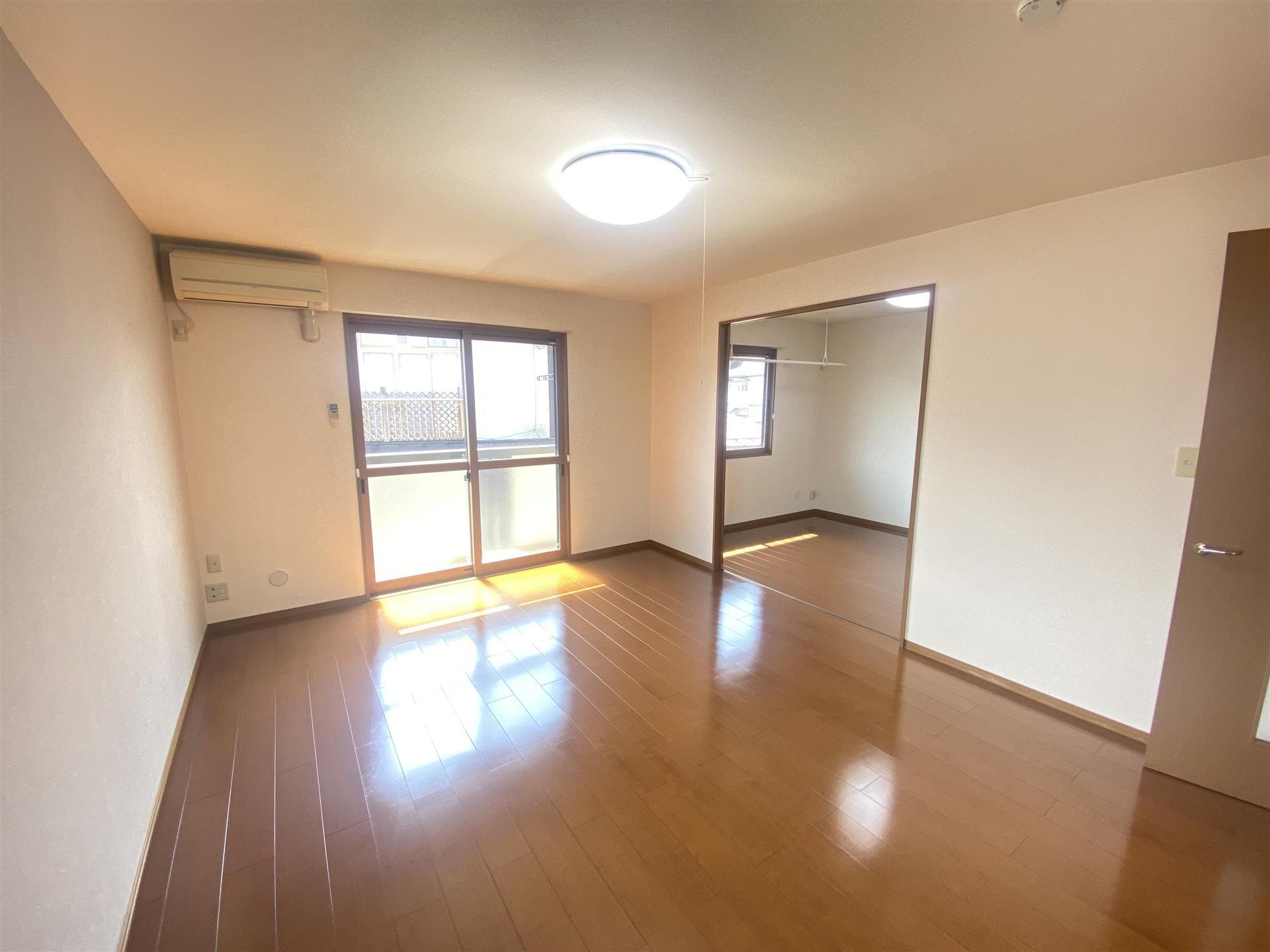 居室・リビング　最上階角部屋で明るいお部屋になります☆