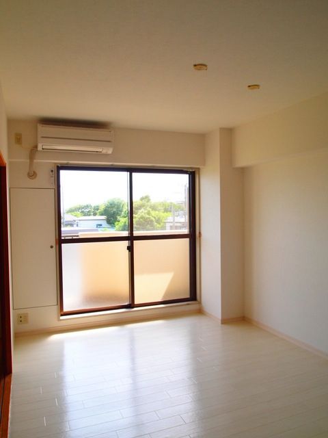 居室・リビング　★★日の入る明るいお部屋★★