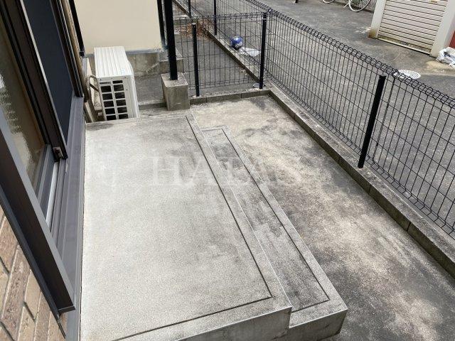 庭　同物件別部屋です