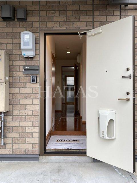 玄関　同物件別部屋です