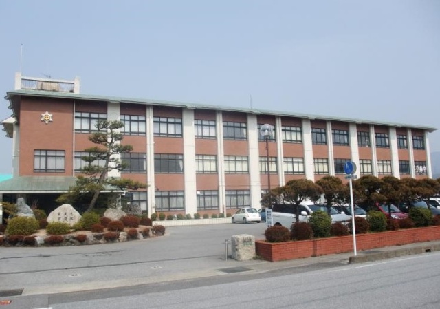 中学校　長浜市立東中学校（中学校）まで600m