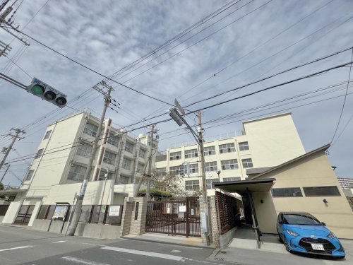小学校　大阪市立瓜破西小学校（小学校）まで563m