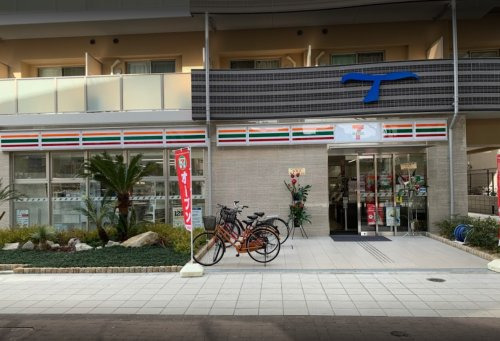 コンビニ　セブン-イレブン 大阪幸町２丁目店（コンビニ）まで210m
