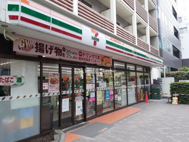 コンビニ　セブンイレブン新宿百人町2丁目店（コンビニ）まで620m