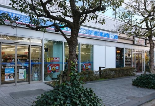 コンビニ　ローソン 新大阪駅東口店（コンビニ）まで889m