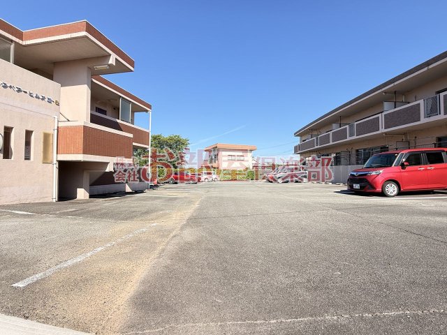駐車場　車をお持ちの方に嬉しい駐車場付きの物件です