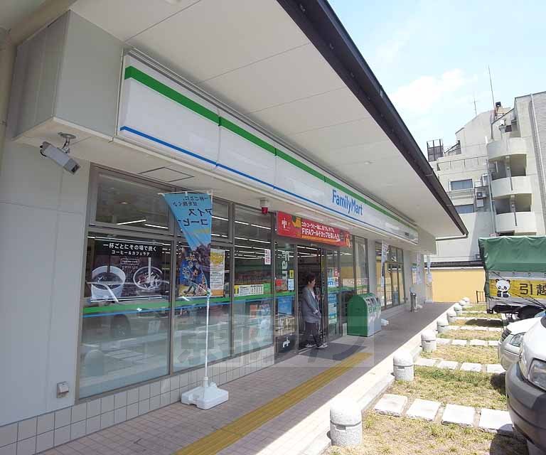 コンビニ　ファミリーマート 嵯峨新宮町店（コンビニ）まで295m