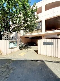 図書館　北新宿図書館（図書館）まで84m