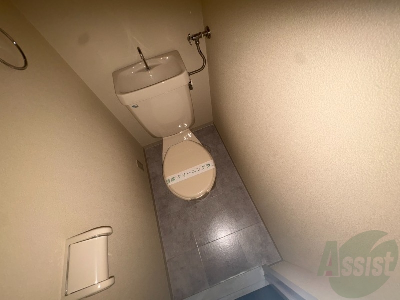トイレ　こちらはトイレです。清潔感があり、安心して使用できます。