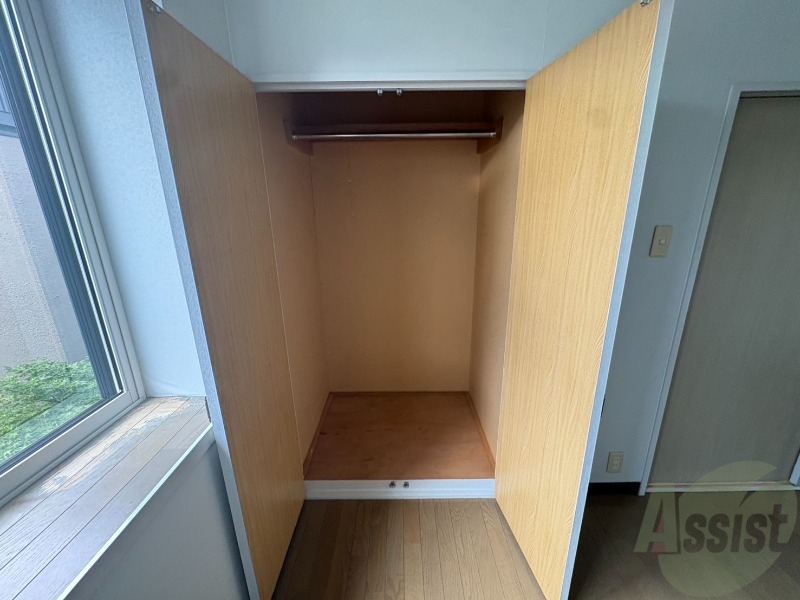 収納　クローゼットは奥行きもあり、荷物が多い方でも安心です。
