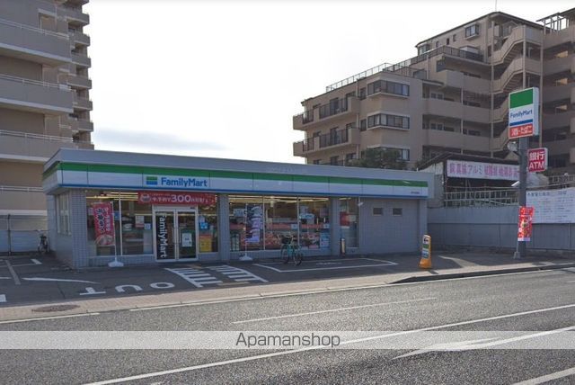 コンビニ　ファミリーマート（コンビニ）まで269m