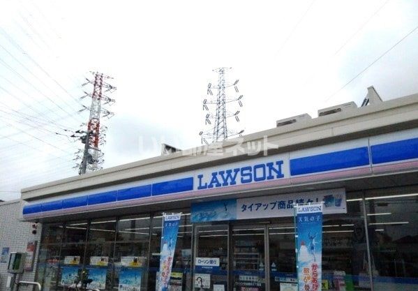 コンビニ　ローソン 小山城北三丁目店（コンビニ）まで722m